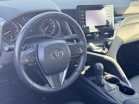 Used 2024 Toyota Camry SE image 18