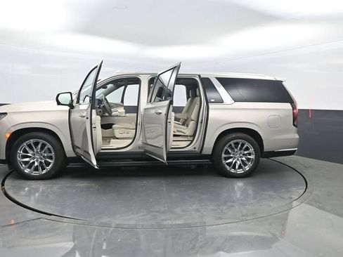 Used 2021 Cadillac Escalade ESV Premium Luxury Platinum AWD/4WD image 39