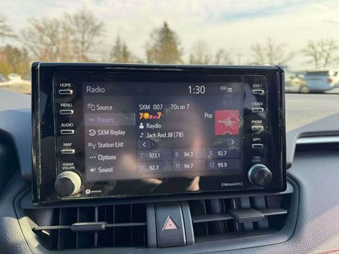 Used 2022 Toyota RAV4 SE image 28