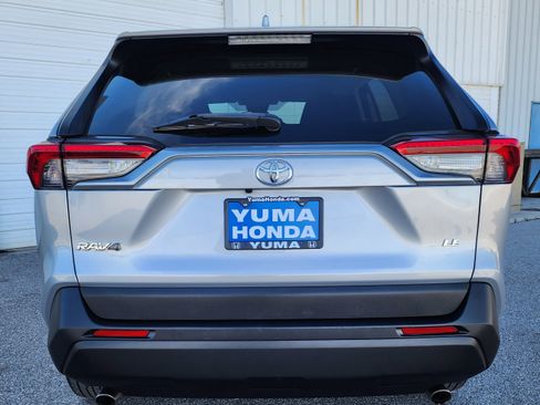 Used 2019 Toyota RAV4 LE image 7