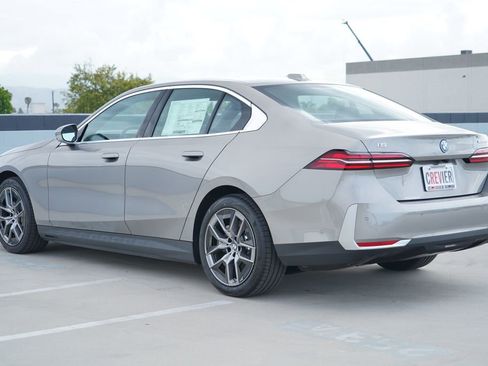 New 2026 BMW i5 eDrive40 w/ Premium Package AWD/4WD image 7