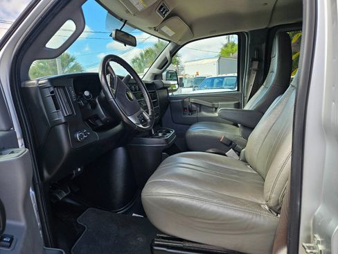 Used 2017 Chevrolet Express 3500 LS image 5
