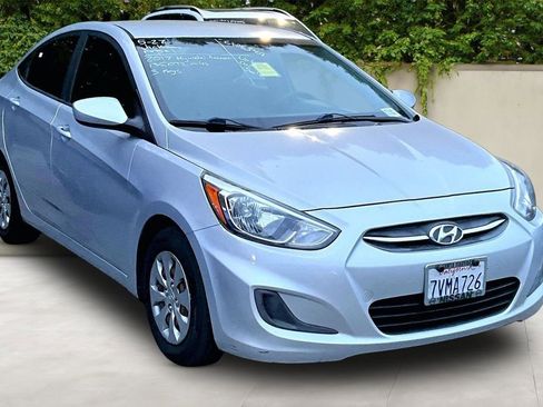 Used 2017 Hyundai Accent SE FWD image 1