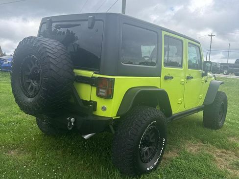 Used 2017 Jeep Wrangler Unlimited Rubicon w/ Connectivity Group AWD/4WD image 52