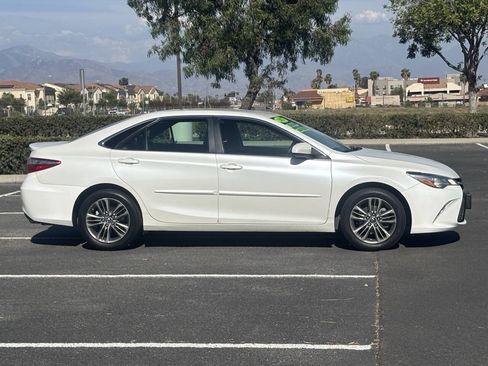 Used 2017 Toyota Camry SE FWD image 9