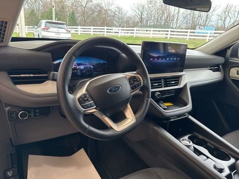 Used 2025 Ford Explorer Active image 13