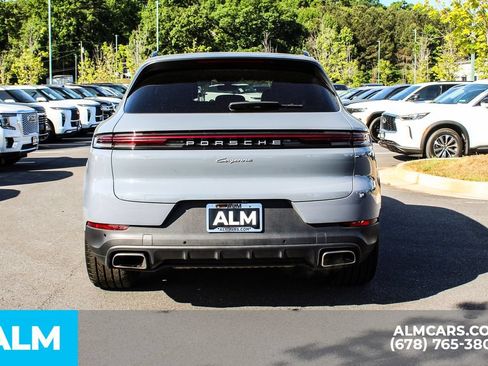 Used 2024 Porsche Cayenne AWD/4WD image 9