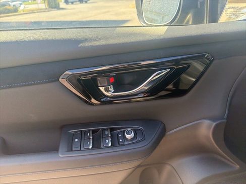 Used 2025 Subaru Forester Limited w/ Popular Package image 11