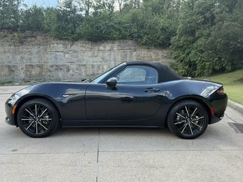 Used 2024 MAZDA MX-5 Miata Grand Touring RWD image 7