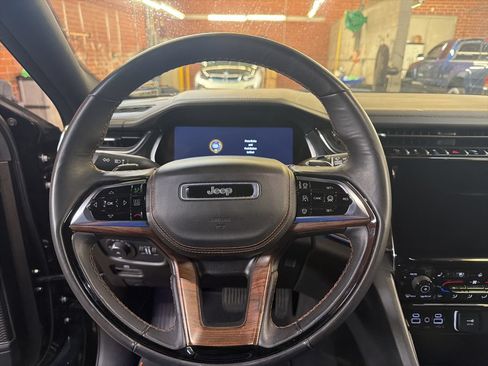 Used 2025 Jeep Grand Cherokee Summit AWD/4WD image 19