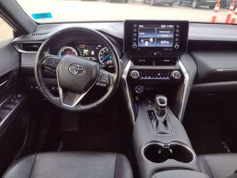 Used 2021 Toyota Venza XLE image 16