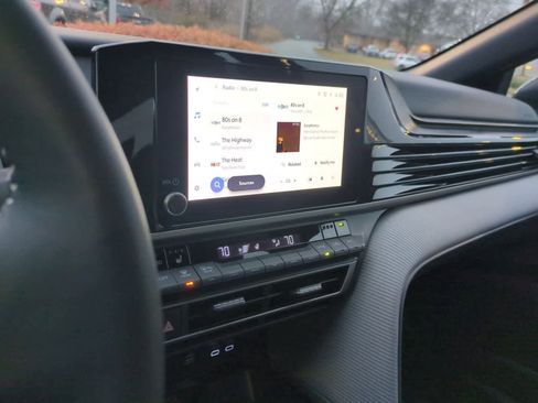 Used 2025 Toyota Camry SE image 28