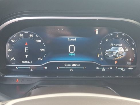 Certified 2023 Chevrolet Tahoe Z71 w/ Luxury Package AWD/4WD image 13