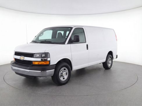 Used 2025 Chevrolet Express 3500 LT w/ LT Preferred Equipment Group image 3