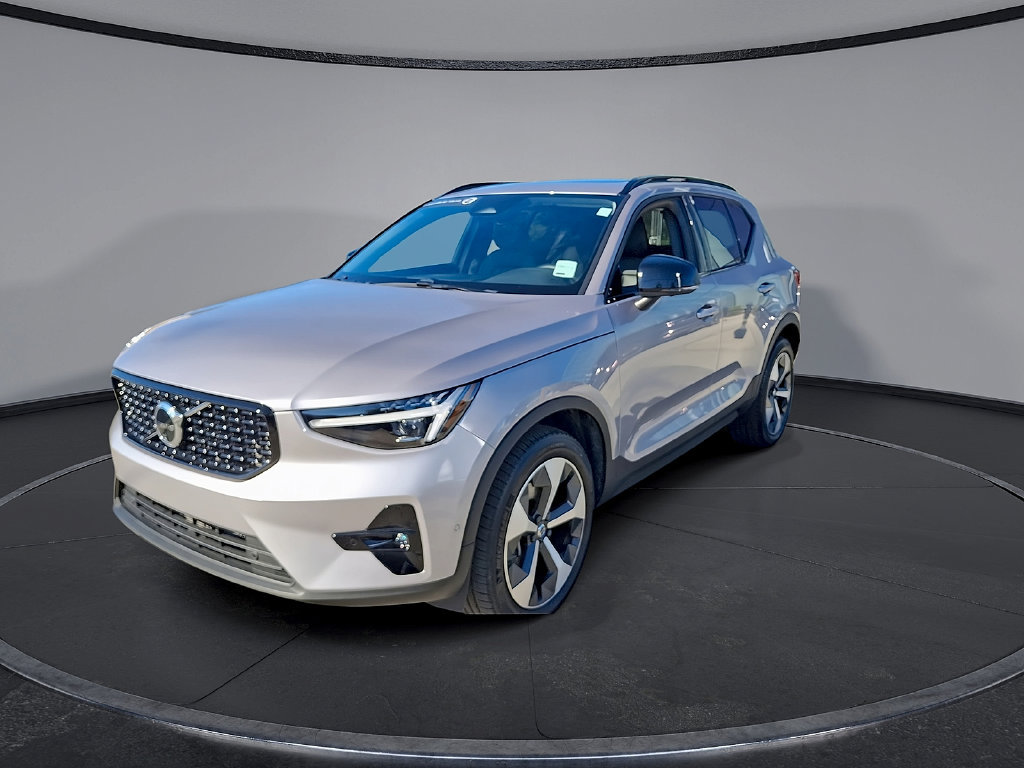 Certified 2026 Volvo XC40 B5 Plus AWD/4WD image 3