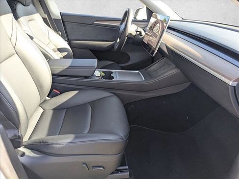 Used 2024 Tesla Model Y Long Range image 21