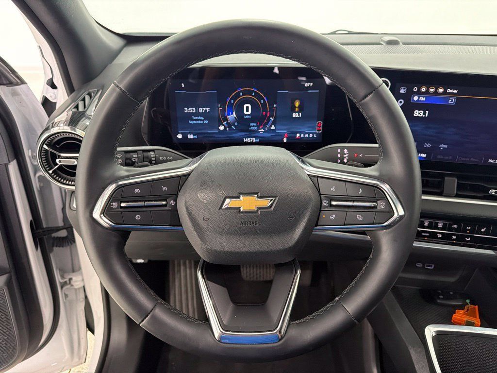 Used 2026 Chevrolet Equinox LT FWD image 11