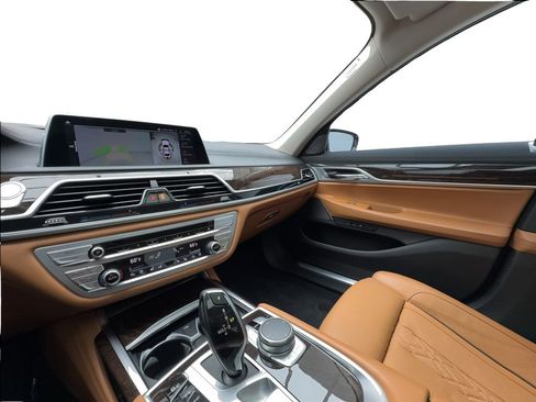 Used 2022 BMW 740i xDrive w/ Premium Package AWD/4WD image 44