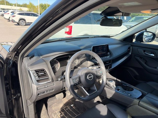 Used 2024 Nissan Rogue SV w/ SV Premium Package FWD image 26