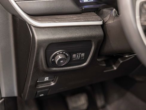 Used 2023 Jeep Grand Cherokee L Limited w/ Black Appearance Package image 22