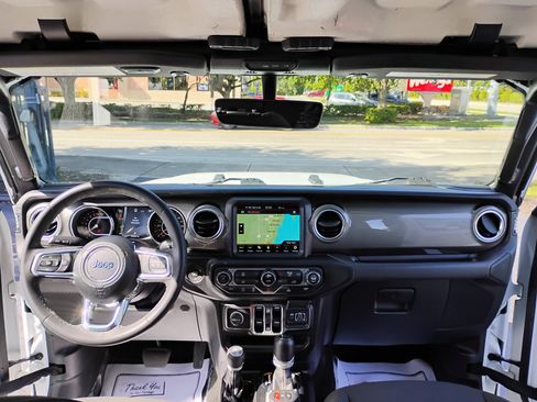 Used 2023 Jeep Gladiator Overland image 20