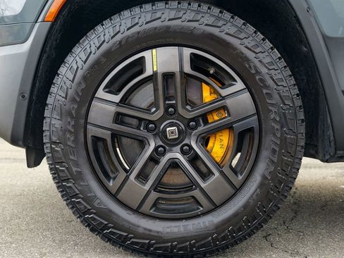 Used 2022 Rivian R1T Adventure image 16