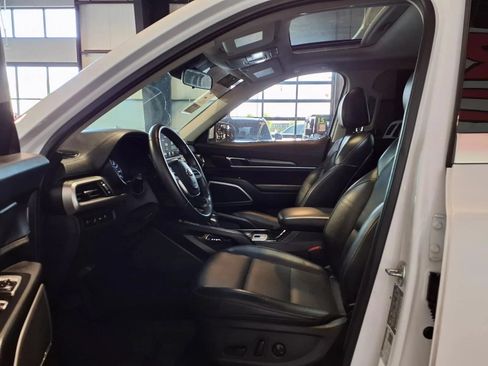 Used 2021 Kia Telluride S FWD image 19