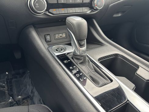 Used 2025 Nissan Sentra SV FWD image 36