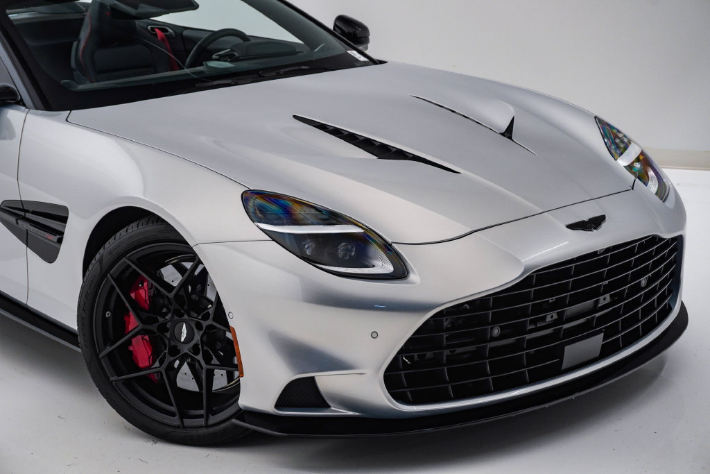 Used 2026 Aston Martin Vanquish Convertible RWD image 4