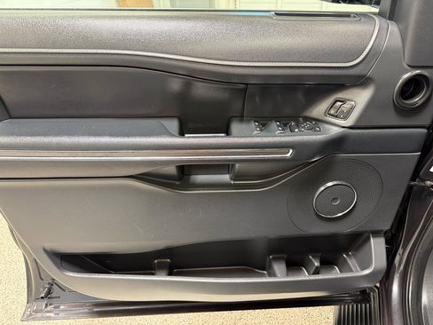 Used 2024 Ford Expedition Max XLT image 10