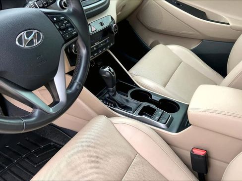 Used 2016 Hyundai Tucson Limited w/ Option Group 03 FWD image 17