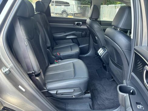 Used 2025 Kia Sorento EX w/ EX Panoramic Sunroof Package AWD/4WD image 22