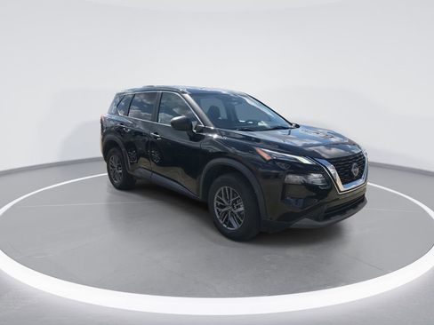 Used 2023 Nissan Rogue S image 2