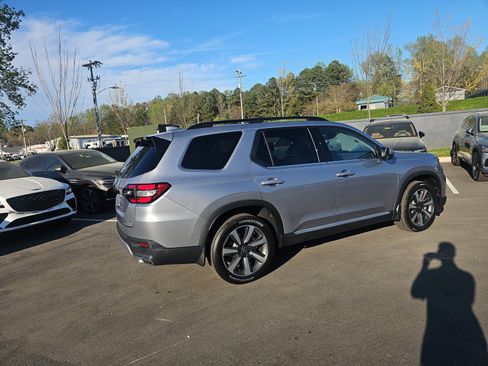 Used 2025 Honda Pilot Elite image 5