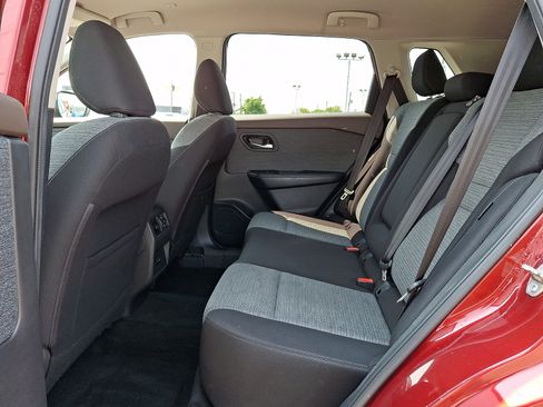 Used 2022 Nissan Rogue SV AWD/4WD image 10