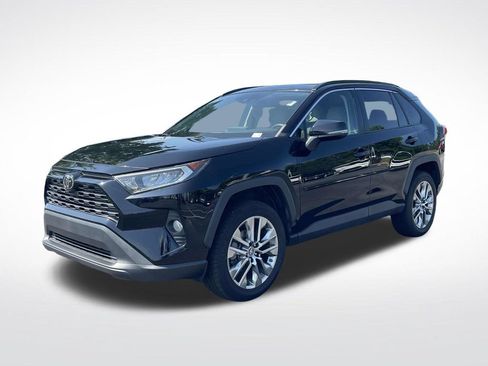 Used 2019 Toyota RAV4 XLE Premium w/ Cold Weather Package FWD image 3