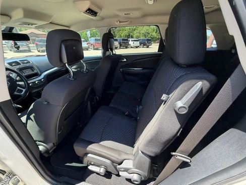 Used 2020 Dodge Journey SE w/ SE Popular Equipment Group FWD image 22