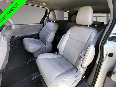 Used 2020 Toyota Sienna XLE Premium AWD/4WD image 21