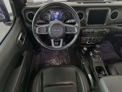Used 2022 Jeep Wrangler Unlimited Sahara w/ Cold Weather Group AWD/4WD image 10
