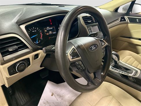 Used 2014 Ford Fusion SE image 10