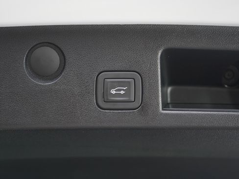 Used 2025 Chevrolet Equinox LT w/ Convenience Package II image 16