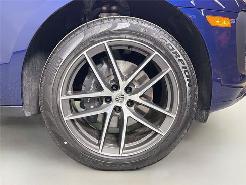 Certified 2026 Porsche Macan AWD/4WD image 14