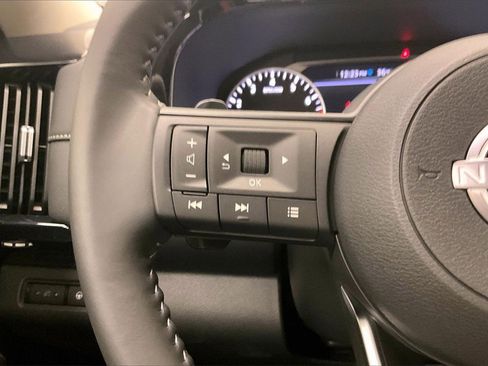 Certified 2025 Nissan Pathfinder SV image 19