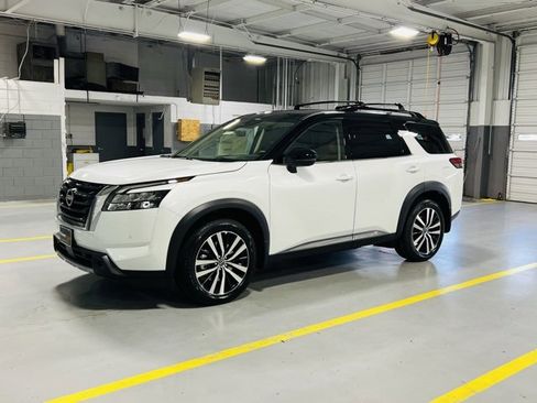 New 2025 Nissan Pathfinder Platinum image 17