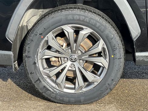 Certified 2022 Toyota RAV4 XLE Premium image 27