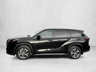 Used 2024 Toyota Highlander XLE video 4