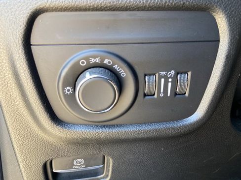 Used 2025 Jeep Grand Cherokee Altitude AWD/4WD image 46