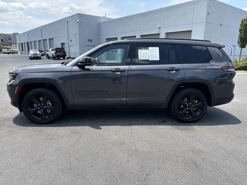 Used 2025 Jeep Grand Cherokee L Altitude AWD/4WD image 9