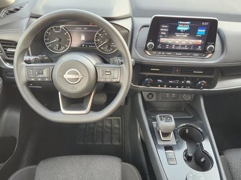 Used 2024 Nissan Rogue SV AWD/4WD image 27