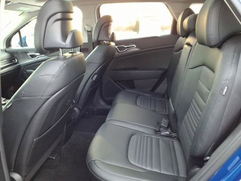 Used 2025 Kia Sportage SX image 28